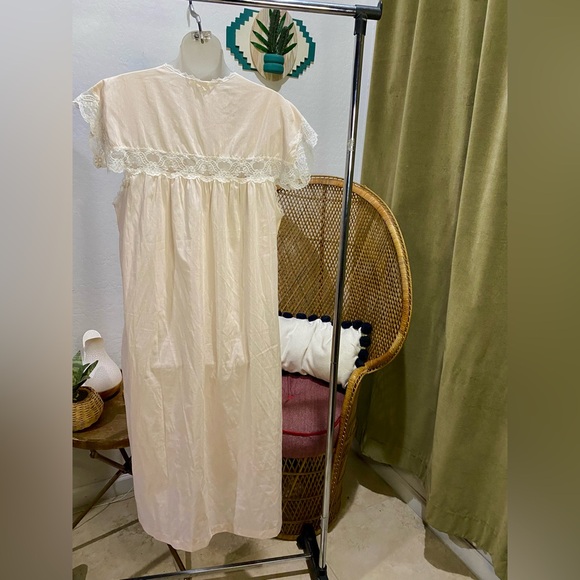 VTG Barbizon Nightgown - Picture 4 of 5
